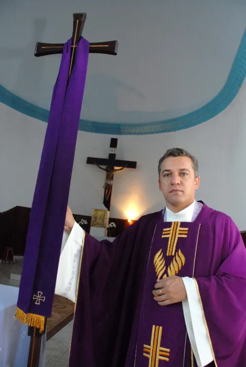  Padre Paulinho Amaral: "O jovem de hoje entende Deus muito mais como um  'ser',misericordioso  a punitivo. 