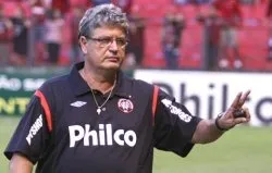 O treinador Geninho deve confirmar hoje a saída do Atlético Paranaense