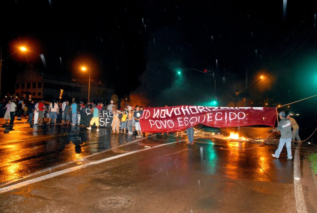 Moradores do Parque Bela Vista e Jardim Novo Horizonte participaram do protesto