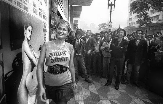  apresentadora Xuxa Meneghel no centro de SP durante o lançamento do filme "Amor Estranho Amor" em 1982