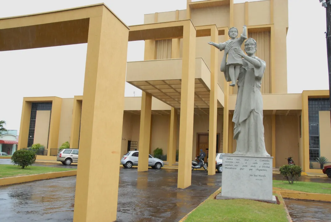  Santuário São José lança livro e inaugura estátua