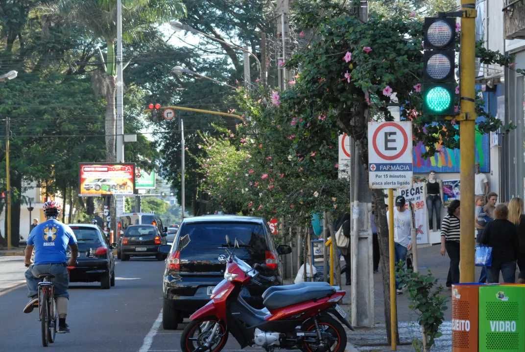 Sequência dos semáforos em Apucarana deve ser corrigida por técnicos nos próximos dia