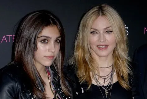  Madonna e sua filha Lourdes Maria