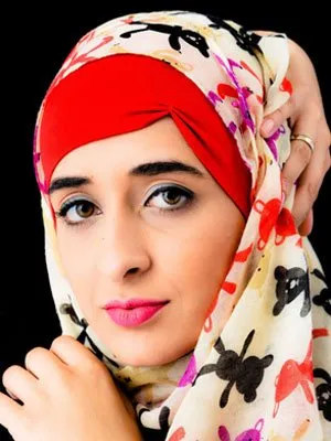  Gaúcha cria grife de véus islâmicos e ensina como usar modelos