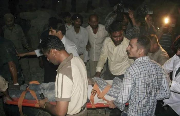 Explosão junto a mesquita de Quetta faz dez mortos