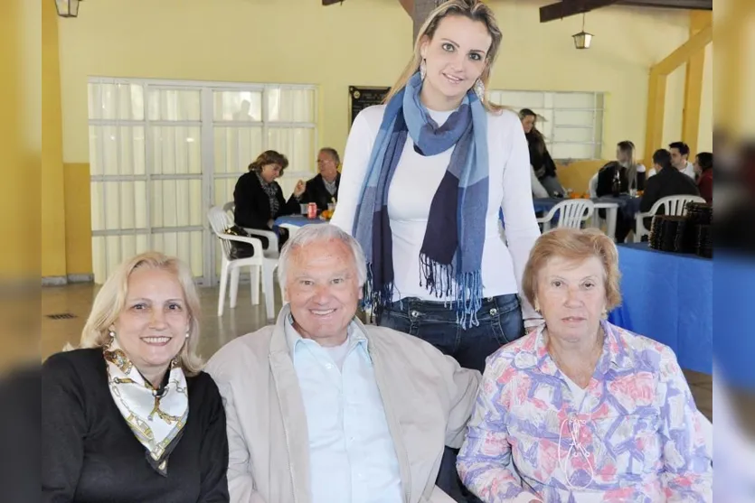   Antonina Casini, Nestor Ilkiu, Tereza Casini e Gabriela Casini 