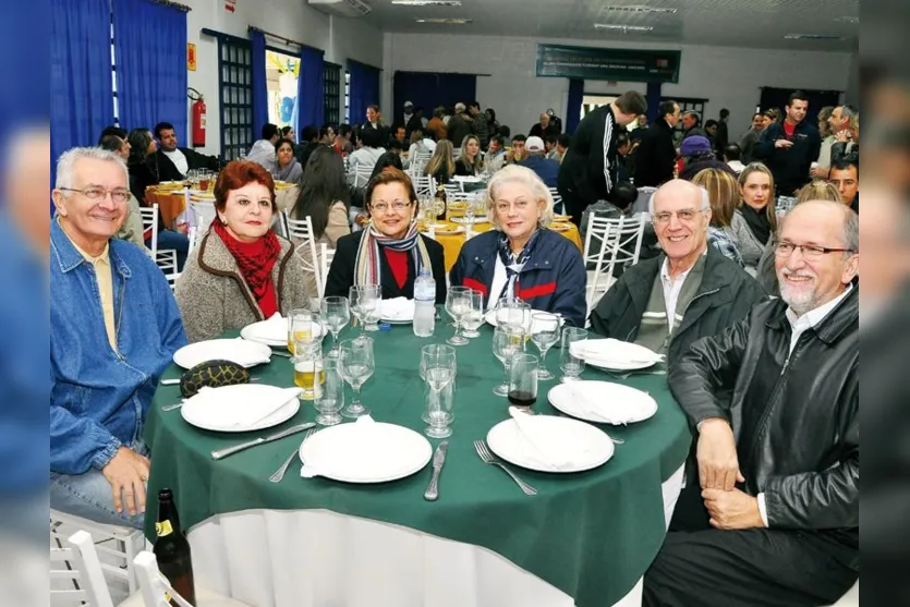   Osmundo e Alda Maria Saraiva, Janete Santos, Maria Helena e José Eduardo Rupulo, e Wilian Procópio  