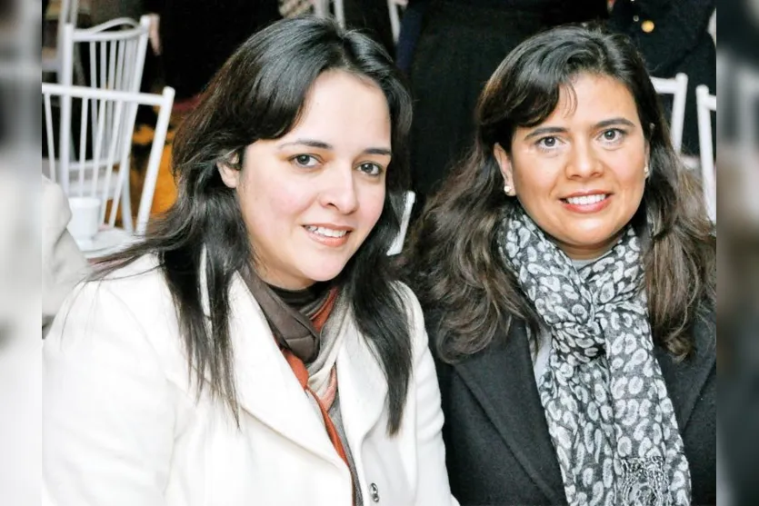   Adriana Palu e Marilis Prestes, fotografadas no Chá das Mães Intercessoras (Studium 90) 