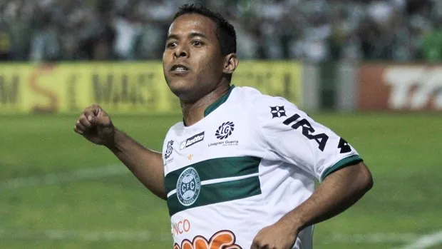  Marco Aurélio comemora o primeiro gol do Coritiba contra o Fluminense 