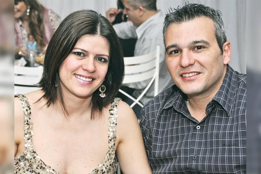   Patricia Romagnoli e Crésio Victor Romagnoli prestigiando encontro social no Montevila  (André Veronez/ Outbox Publicidade) 
