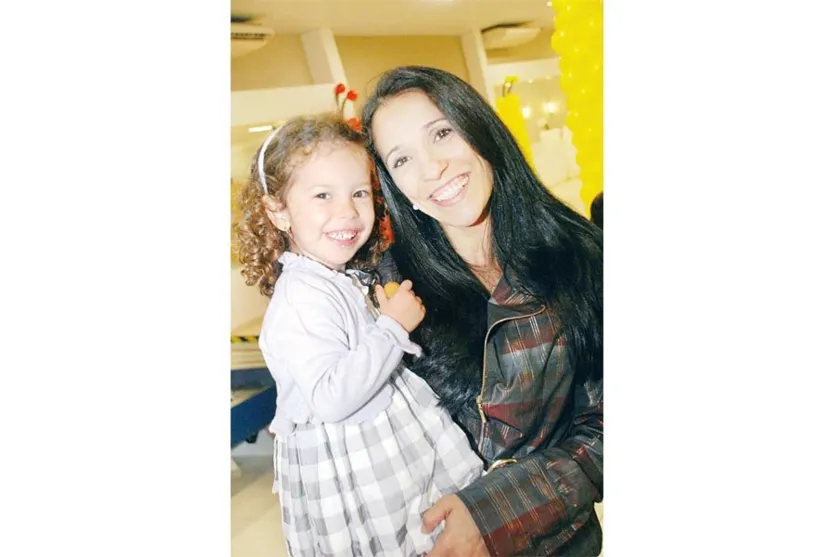   Andréia Parente e a filha Bruna  