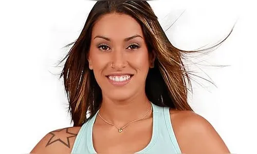 Dani Bolina retoma casamento e nega caso com Emerson Sheik