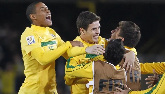 Oscar comemora o primeiro dos três gols que marcou diante de Portugal na final da Copa do Mundo Sub-20, na Colômbia