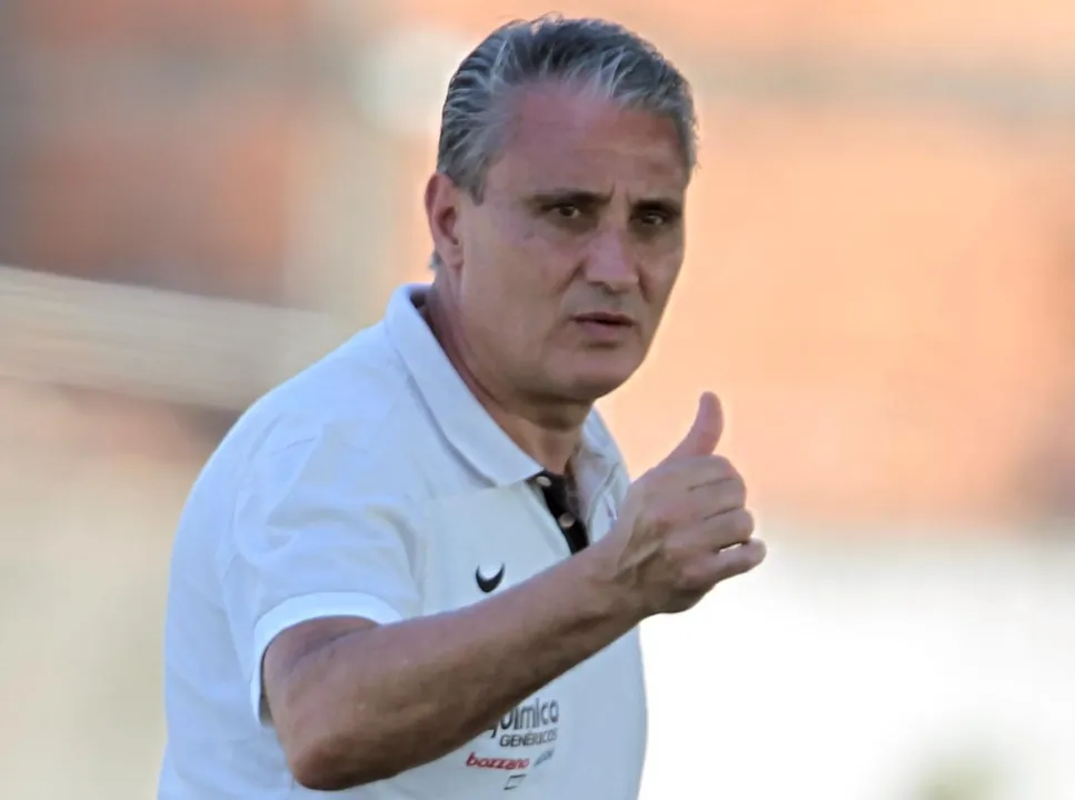 Corinthians 'homenageia' Tite com empate no Pacaembu