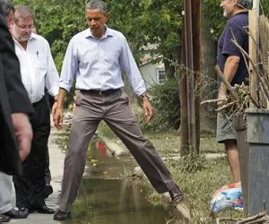 Barack Obama visita cidade de Nova Jersey alagada pelo furacão Irene