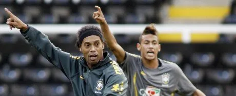  Ronaldinho voltou a ser convocado e será a grande atração do time 