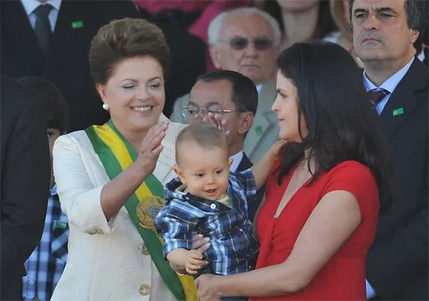  Ao lado da família, Dilma participa de desfile de 7 de Setembro em Brasília