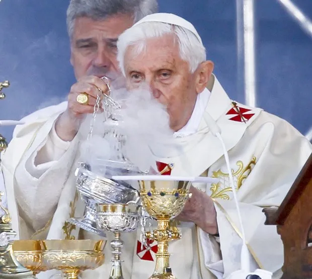  Papa Bento XVI realizou missa mesmo após incidente neste sábado (24) em Erfurt