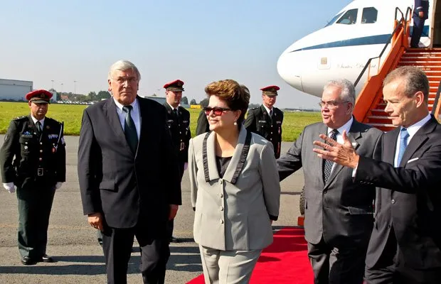 Dilma chega à Bélgica para cumprir roteiro que inclui Bulgária e Turquia