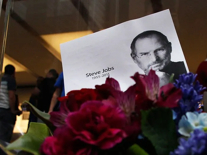Steve Jobs, fundador da Apple, morre aos 56 anos