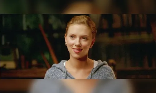 Scarlett Johansson faz leitura sexy da Bíblia em disco de comediante