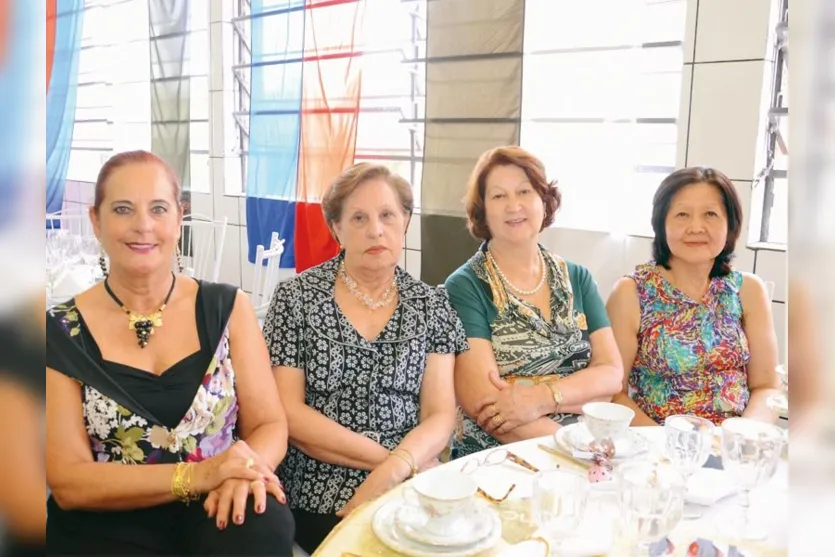   Elida Ganasin, Lurdes Navarro, Silvina Machado e Irene Kanashiro  