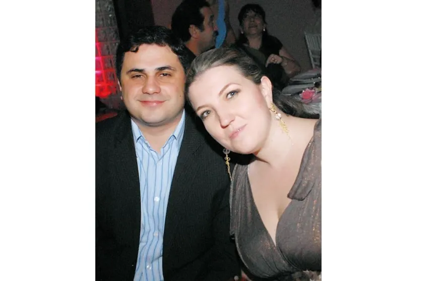   Juliana Romero e o noivo Fábio Fernandes, juntinhos, em noite de festa 