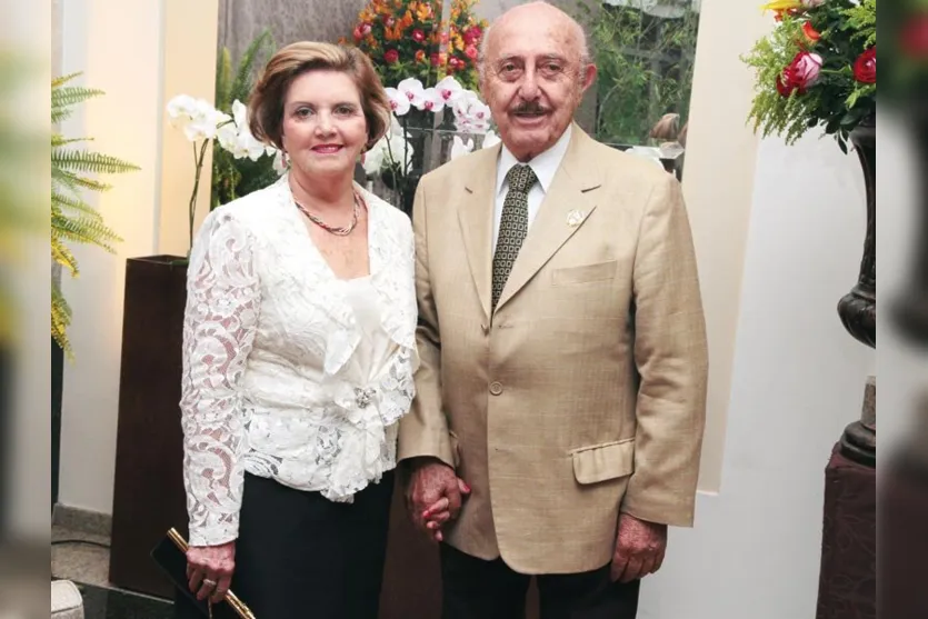   Barbara e Fahed Daher completam 55 anos de casamento hoje, Bodas de Esmeralda. O casal chegou recentemente de um cruzeiro marítimo, que fez com netos e familiares. Felicidades!  