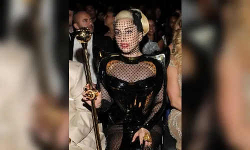 Lady Gaga pede ajuda de guru para afastar diabo de sua vida