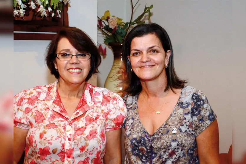   A anfitriã Marina de Oliveira e Aida Assunção  
