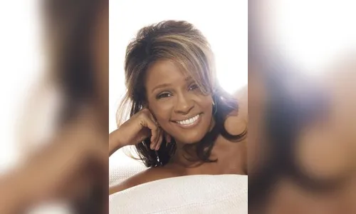Filha de Whitney Houston diz que espírito da cantora fala com ela