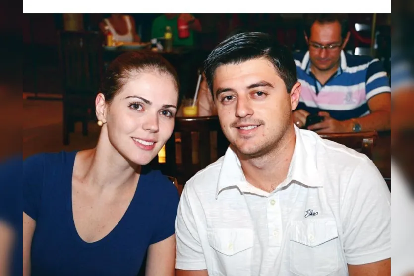   Taisa Marques e Carlos Orsi, fotografados em ponto gastronômico agitado da cidade (Foto Nikkon Digital)  