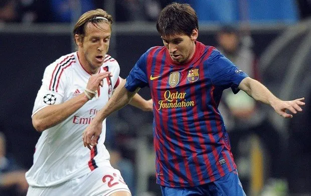 Todos contra um: Ambrosini diz que marcar Messi sozinho é impossível