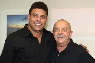 Ronaldo Fenômeno visita Lula no hospital 