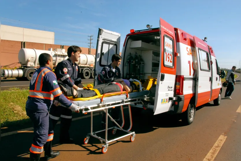  A vítima, que estava dirigindo o carro foi encaminhada pelo Samu ao Hospital João de Freitas, em Arapongas 