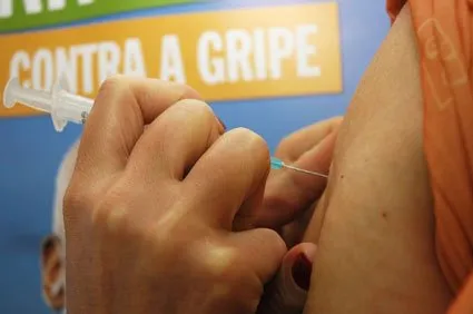 Paraná espera vacinar 1,3 milhão de pessoas contra três tipos de gripe 