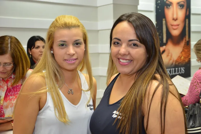   Meire Soares e Netty Oliveira, fotografadas em evento exclusivo para mulheres 