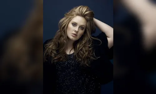 Adele bate Michael Jackson na lista britânica de discos mais vendidos