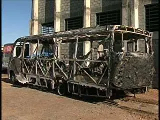 Ônibus do transporte coletivo de Maringá é incendiado 