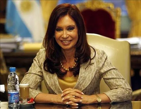  Popularidade de Kirchner cresce após nacionalização de petrolífera