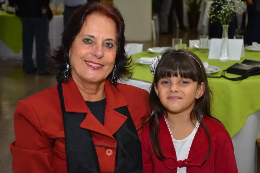   Elida Gonçalves e Ana Vitória Mortean curtiram festiva do Dia das Mães, na Casa da Amizade  