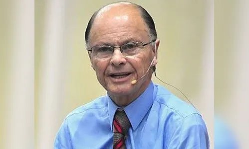 Durante culto, Edir Macedo pede orações para Record