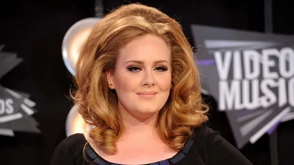 Cantora Adele bebia tanto que esquecia letras de suas músicas