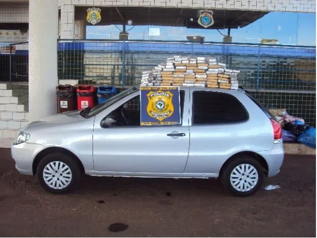 PRF apreende 73 kg de maconha em carro de casal que iria para Londrina