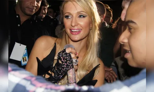 Paris Hilton pede desculpa aos gays