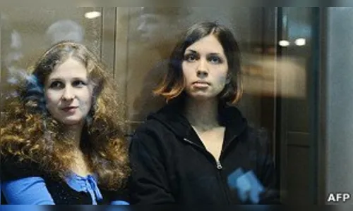Rússia envia garotas da Pussy Riot para trabalho forçado