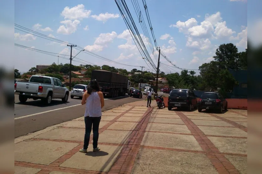   O internauta Junior Rubio encaminhou por e-mail com fotos de um acidente envolvendo carro e moto ocorrido nesta terça-feira (30)  