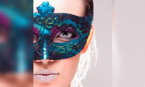 Aprenda a fazer o make de Carnaval da revista Uau!
