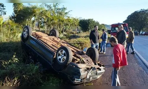 VW Gol capota próximo a Jardim Alegre
