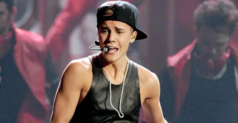 Empresário de Justin Bieber quer interná-lo em clínica de reabilitação